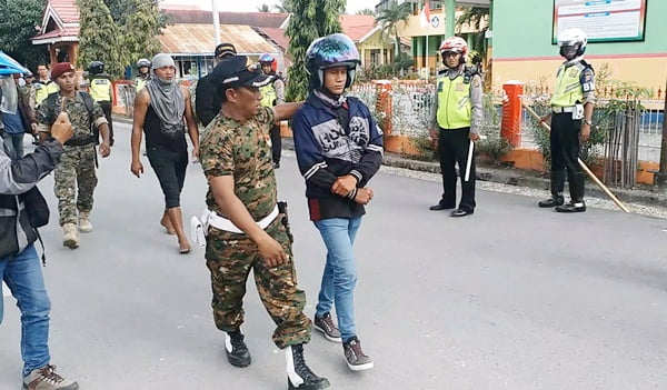 Terluka Bentrok di Kantor DPRD Banggai