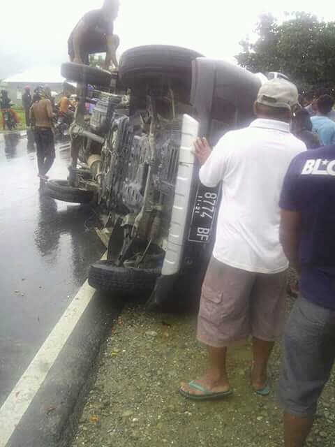 Mobil Bawa Cabai Terbalik di Pantai Timur