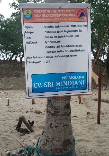 Di Duga Menyalahi RAB,Pondasi Tembok Pengaman Pantai Salu di Bongkar PPK