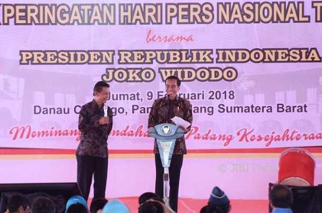 Jokowi Jadi Wartawan di Perayaan Puncak Hari Pers Nasional  2018 di Padang