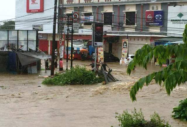 Luapan Sungai Karema Mamuju Rendam Ratusan Rumah