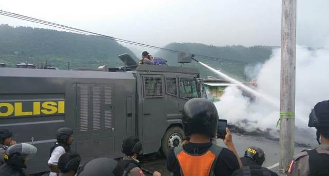 Tembak Gas Air Mata kepada Ibu Ibu Pengajian, Kapolres Banggai Terancam Dicopot