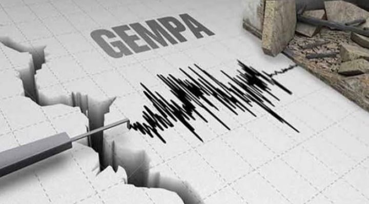 Gempa Kembali Guncang Palu, Warga Panik Keluar Rumah