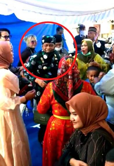 Nyanyi dan Joget Saat Hadiri Pesta Pernikahan, Bupati Donggala Kasman Lassa Diduga Abaikan Inmendagri Terkait PPKM