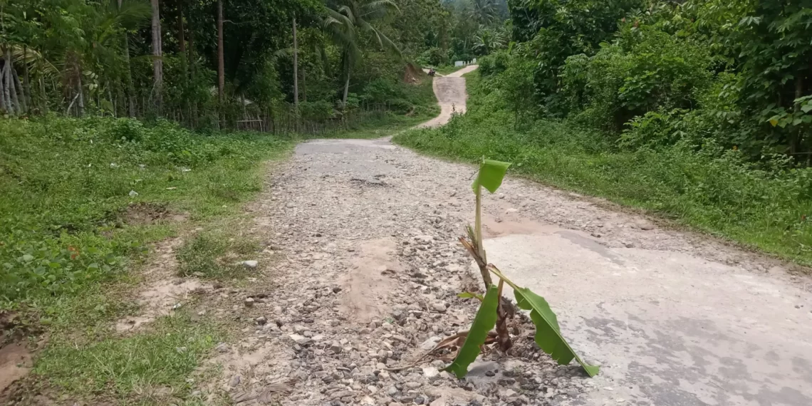 Akses Jalan Menuju Desa Matolele Memprihatinkan
