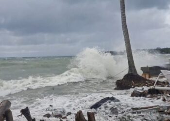 Banjir Rob Rendam Sejumlah Pesisir Donggala, Aktivitas Warga Sempat Terganggu